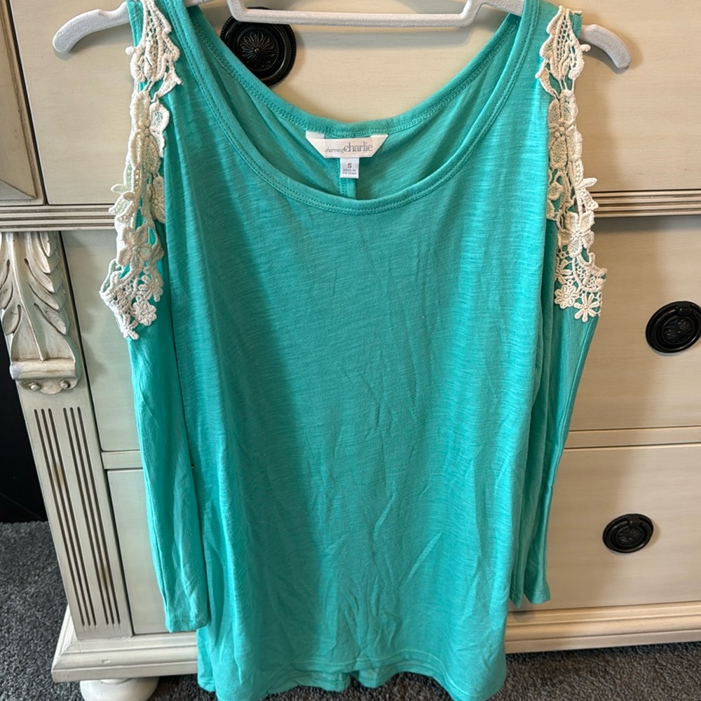 Charming Charlie cold shoulder long sleeve
